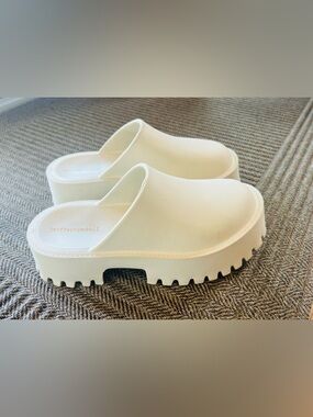 Jeffrey Campbell Cream Platform Lug Clogs Performance Mules Sz 9
